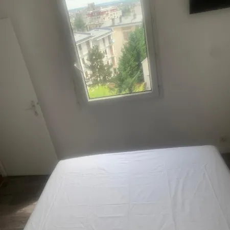 Belle Privee Dans Un A Sur Marne *